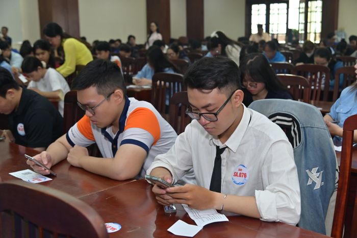  Sinh viên tham gia vòng sơ khảo Hội thi tay nghề thanh niên “Tinh hoa nghệ thuật làm bánh” năm 2026 bằng điện thoại 