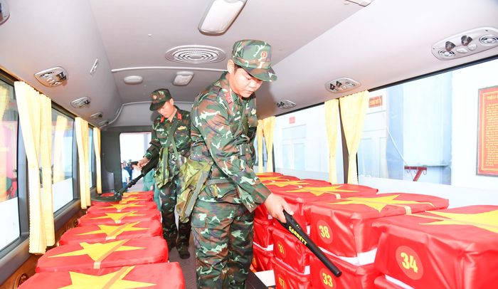  Lực lượng công binh kiểm tra an ninh, an toàn mẫu sinh phẩm 