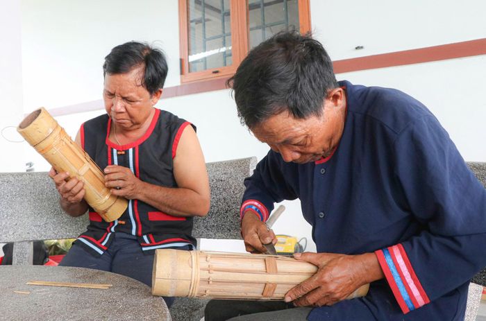  Ở xã Phước Hà hiện chỉ còn vài người còn biết làm đàn Chapi 