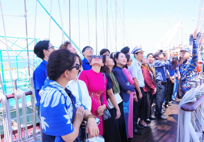  Đoàn công tác tham quan, học tập thực tế tại Tàu buồm 286 - Lê Quý Đôn 