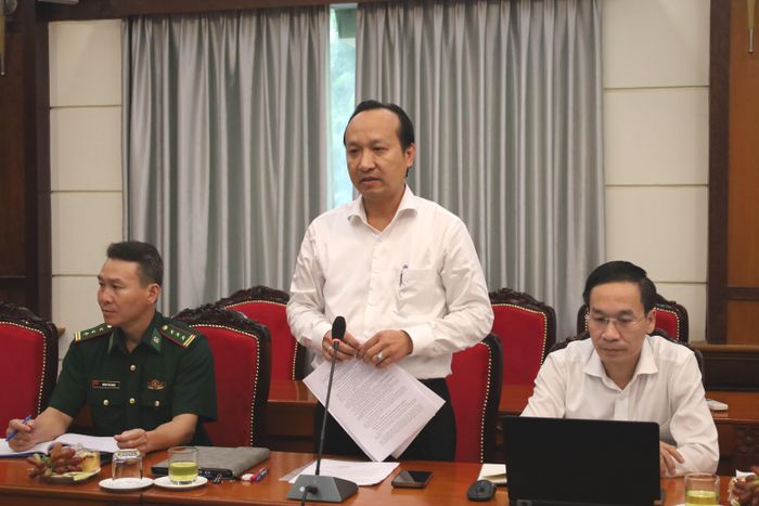  Đại biểu nêu ý kiến góp ý 