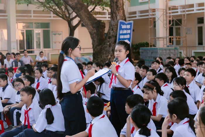 Học sinh hào hứng tham gia phần thảo luận, hỏi đáp
