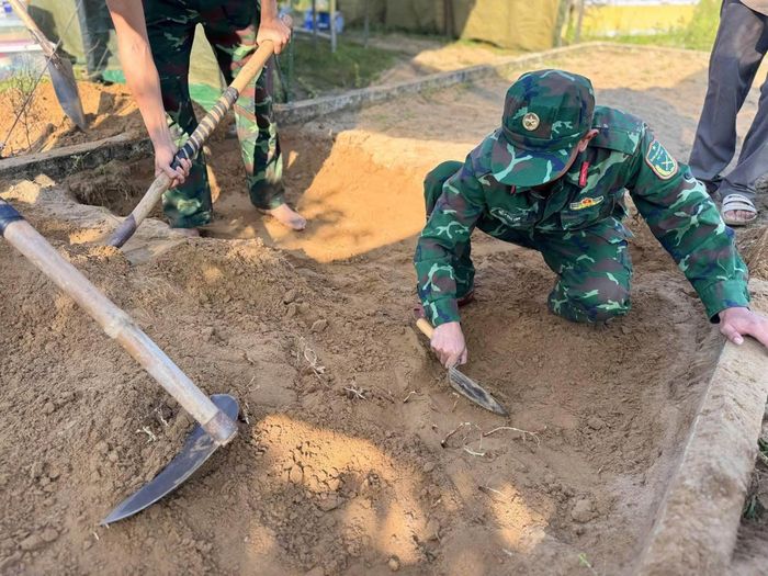 Các hài cốt được tìm thấy ở khu vực tổ dân phố Thanh Tây và Võng Nhi. Ảnh: NGUYỄN CƯỜNG