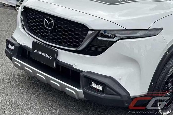 Ngoài body kit, Autoexe còn cung cấp một số phụ kiện như thanh giằng tháp giảm xóc, bộ kit đường hút khí, nắp châm dầu, nắp bình dầu phanh và bộ đai ốc bánh xe có đầu màu đỏ.