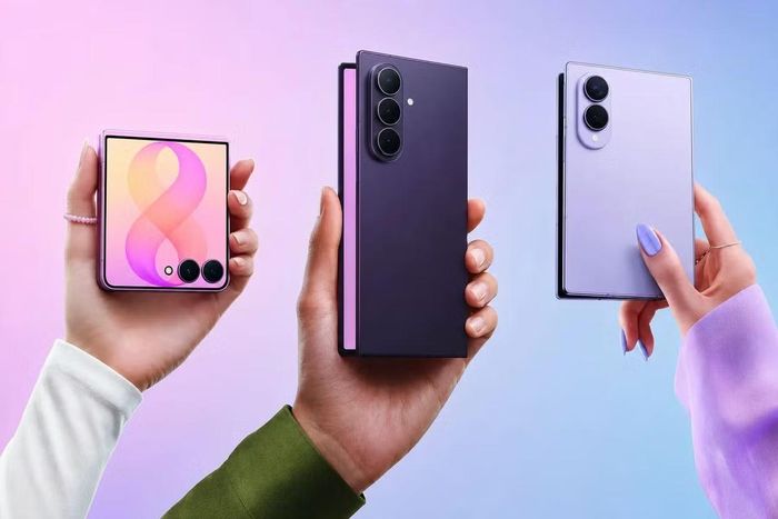 Galaxy Z Fold8 và các smartphone gập Android vẫn có lợi thế về trọng lượng và khả năng đa nhiệm.