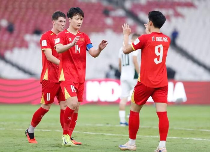 HLV Kim Sang-sik đối mặt với bài toán khó về lực lượng khi đội hình chỉ còn 19 cầu thủ lành lặn.