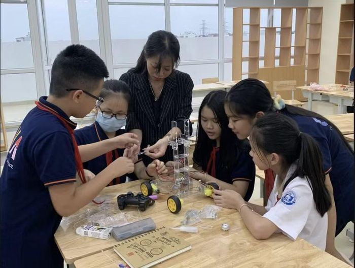 Khi triển khai mô hình dạy học STEAM cần lưu tâm tới quá trình học sinh phát hiện vấn đề, tìm kiếm giải pháp, thử nghiệm. Ảnh NTCC.