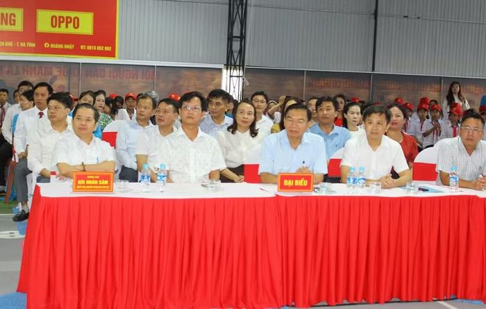 Đại biểu tham dự lễ khai mạc Tuần lễ hưởng ứng học tập suốt đời.