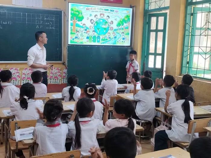 Tiết học "Thằn lằn xanh và tắc kè" của thầy Lê Đại Nhân và học trò.