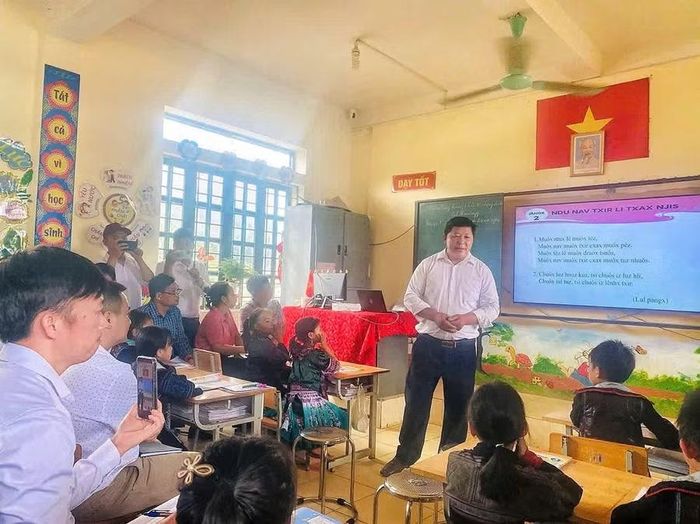 Phân hiệu Đại học Thái Nguyên tại Hà Giang tổ chức hoạt động thực tế, trải nghiệm và thực hành giảng dạy dành cho học viên lớp đào tạo, cấp chứng chỉ giáo viên dạy tiếng Mông cho đội ngũ giáo viên.