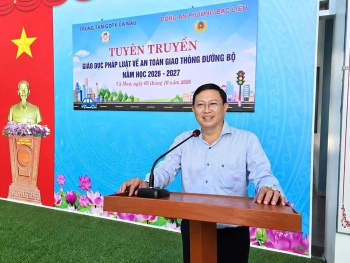 Ông Nguyễn Quốc Tuấn, Giám đốc Trung tâm GDTX Cà Mau phát biểu.