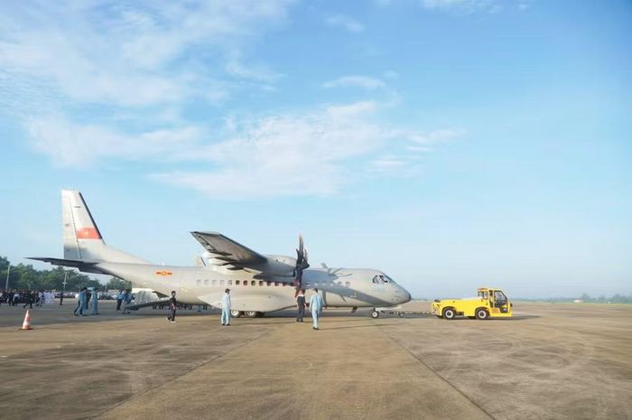 Hành trình vận chuyển 15.401 mẫu hài cốt liệt sĩ lần đầu được thực hiện bằng máy bay chuyên dụng.