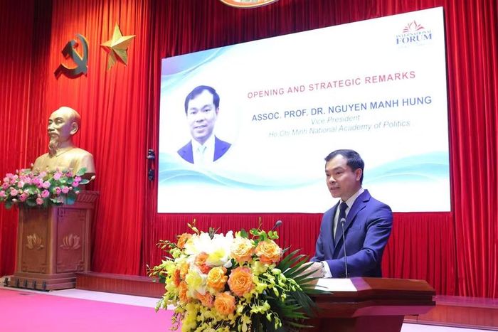 PGS.TS. Nguyễn Mạnh Hùng, Phó Giám đốc Học viện Chính trị quốc gia Hồ Chí Minh.