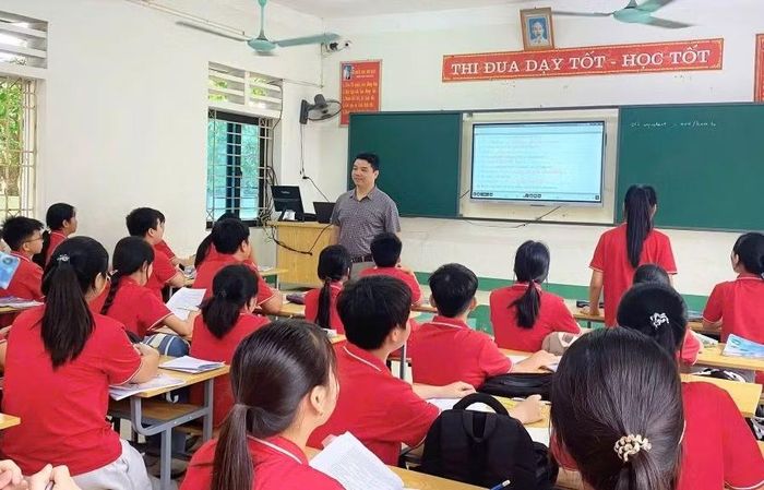 Trường THCS Bản Nguyên - Phân hiệu Vĩnh Lại đẩy mạnh ứng dụng công nghệ số trong dạy và học.