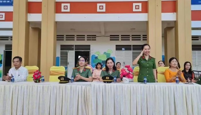 Đại biểu tham dự buổi sinh hoạt.