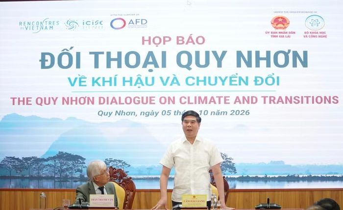 Phó Chủ tịch UBND tỉnh Gia Lai Lâm Hải Giang phát biểu chỉ đạo tại buổi họp báo.
