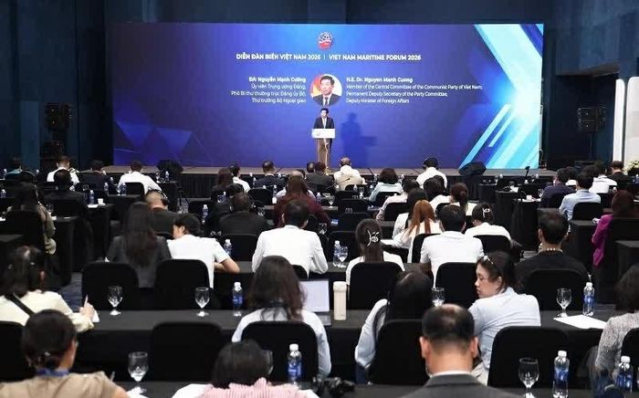 Đồng chí Nguyễn Mạnh Cường, Ủy viên Trung ương Đảng, Phó Bí thư Thường trực Đảng ủy, Thứ trưởng Bộ Ngoại giao phát biểu bế mạc Diễn đàn Biển Việt Nam 2026. (Ảnh: Thành Long)