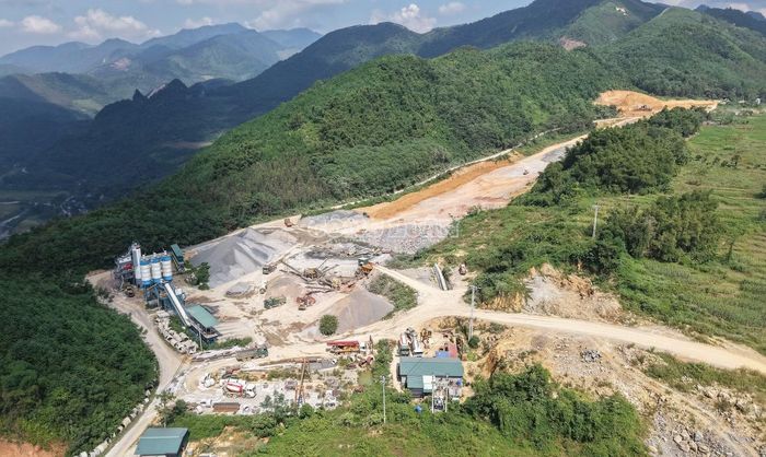 Trạm trộn quy mô lớn tại gói thầu XL-01.