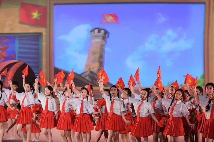 Tiết mục nghệ thuật trong chương “Lời chào từ Việt Nam” tại lễ bế mạc. Ảnh: Phạm Tuấn Anh/TTXVN