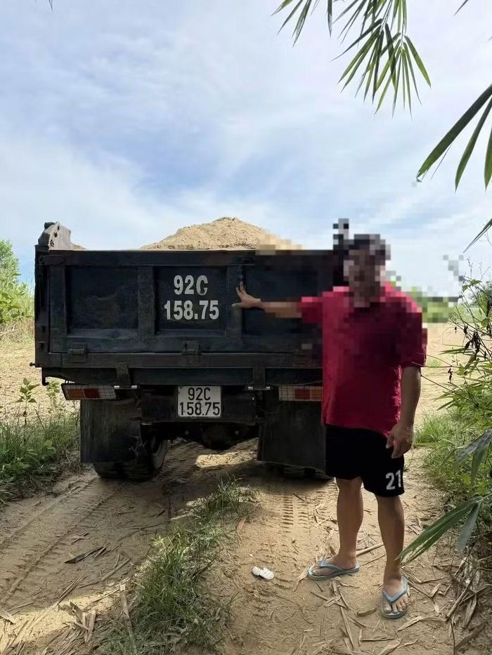 Đối tượng cùng tang vật. Ảnh: CACC