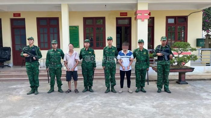 Hai đối tượng Ly Thền Hồ và Sùng Văn Quang bị bắt giữ (ảnh: Trung Dũng).