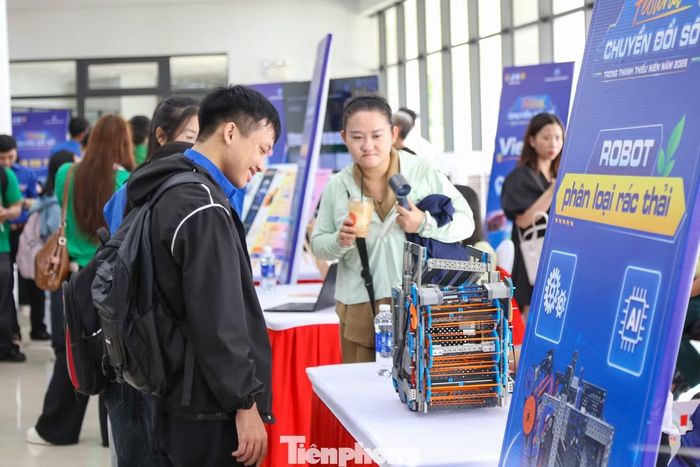 Điểm nhấn của triển lãm là cách thiết kế các không gian theo 5 khu vực chủ đề, gồm: Ngôi nhà số cộng đồng, Trạm Tương lai, Không gian Khơi nguồn sáng tạo, Không gian Di sản số và Không gian Thanh niên số.