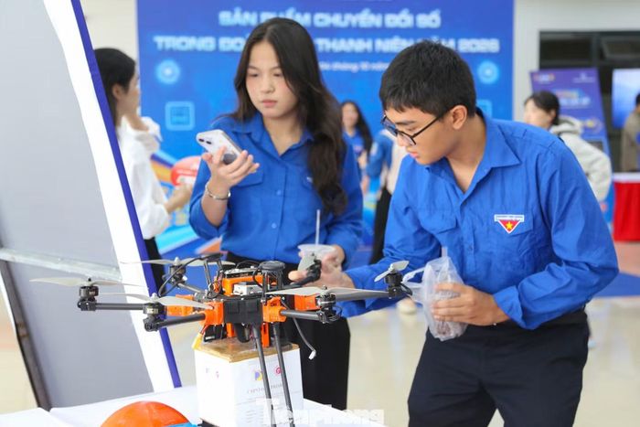  "Những sản phẩm, ý tưởng có khả năng ứng dụng sẽ có cơ hội được kết nối với doanh nghiệp, cơ quan quản lý để tiếp tục hoàn thiện và triển khai trong thực tế. Đây cũng là sân chơi để khuyến khích người trẻ ứng dụng công nghệ﻿, mạnh dạn sáng tạo, thử nghiệm và tạo ra những sản phẩm phục vụ cộng đồng, góp phần vào công cuộc phát triển kinh tế số của địa phương", anh Hùng nói. 