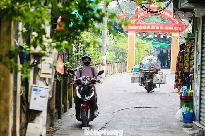 Đoạn qua phường Định Công dài khoảng 1,49 km, tổng diện tích dự kiến thu hồi hơn 92.243 m², liên quan 123 hộ gia đình, 5 tổ chức và đất công do phường quản lý. Trong đó, diện tích đất ở khoảng 5.701 m².