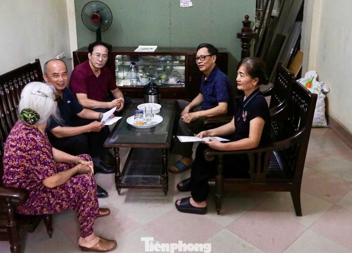 Người dân hiện đã đồng thuận với chủ trương dự án sau các cuộc họp giải thích thông tin của UBND phường và Ban Quản lý dự án. Trước đó, nhiều hộ dân chưa nắm rõ tình hình, lo lắng khi lực lượng chức năng bắt đầu đo đạc hiện trạng.
