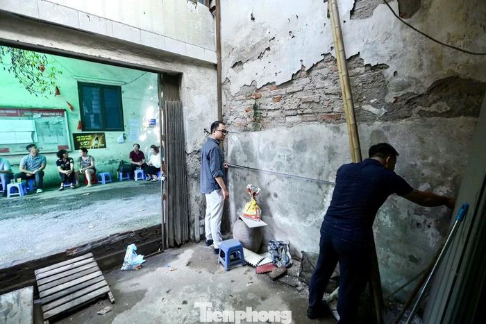 Việc kiểm đếm, rà soát nguồn gốc đất, diện tích cơi nới và vị trí tính bồi thường đang được triển khai. Phương án đền bù sau đó sẽ được công khai để lấy ý kiến người dân.