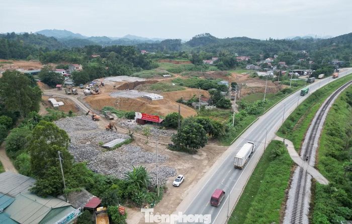 Khu liên hợp thể thao Lạng Sơn nằm cạnh QL1 trên địa bàn phường Đông Kinh