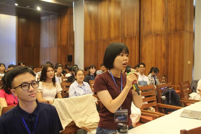 Nữ sinh Ma Thị Phương tự tin tham gia nhiều diễn đàn, hội thảo trong và ngoài nước