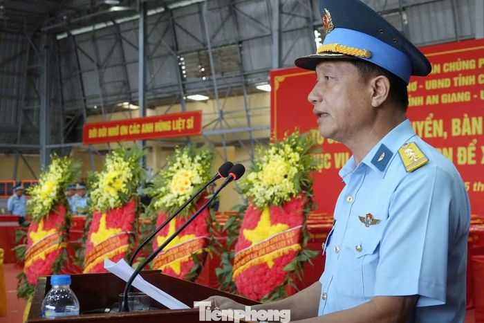 Buổi lễ diễn ra trong không khí trang nghiêm, thành kính.