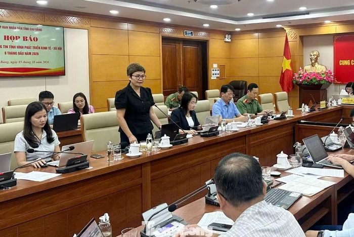Phó Giám đốc Sở Xây dựng tỉnh Cao Bằng Trịnh Thị Thảo trả lời câu hỏi của PV báo Tiền Phong tại hội nghị.