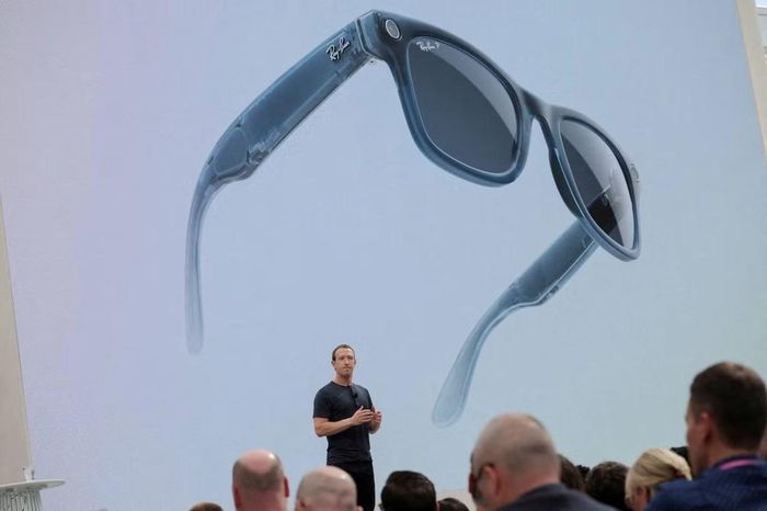 Giới thiệu kính thông minh Ray-Ban. Ảnh: Japan Times.