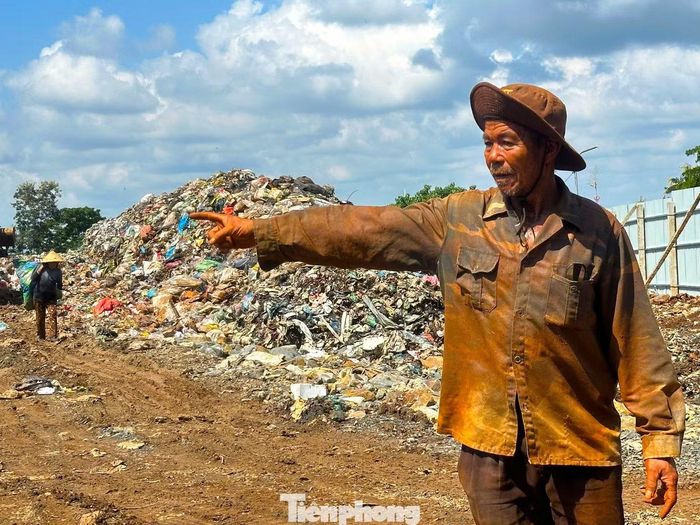 Ông Nguyễn Minh Hoàng, thôn Phước An 4, phản ánh bãi rác gây ô nhiễm đã nhiều năm.