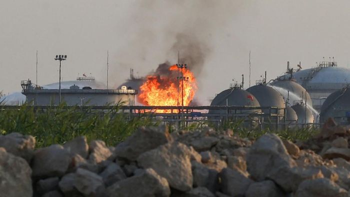 Saudi Aramco đang tìm kiếm các tuyến đường xuất khẩu dầu mới để tránh eo biển Hormuz do căng thẳng khu vực làm gián đoạn vận chuyển và đẩy giá dầu lên cao. (Ảnh: AFP)
