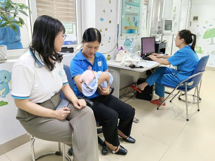 Cháu bé đã được đưa đến khám tại Bệnh viện Sản Nhi TP Quảng Ninh.