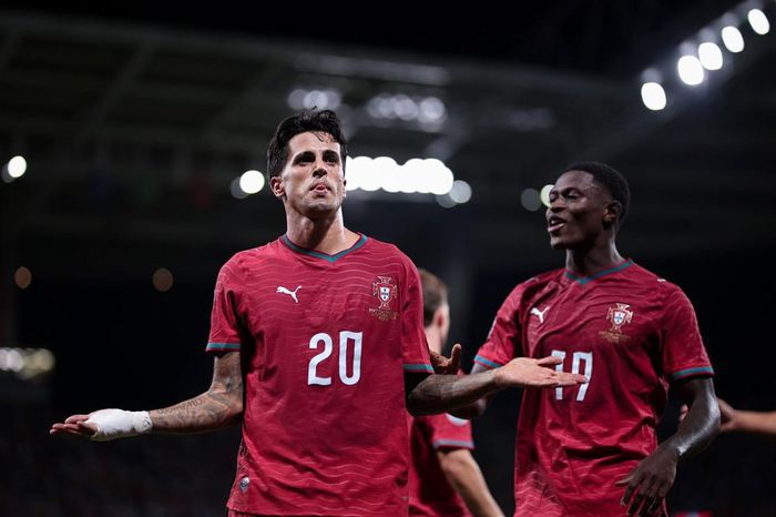 Nhưng gần như ngay lập tức, Joao Cancelo gỡ hòa 1-1
