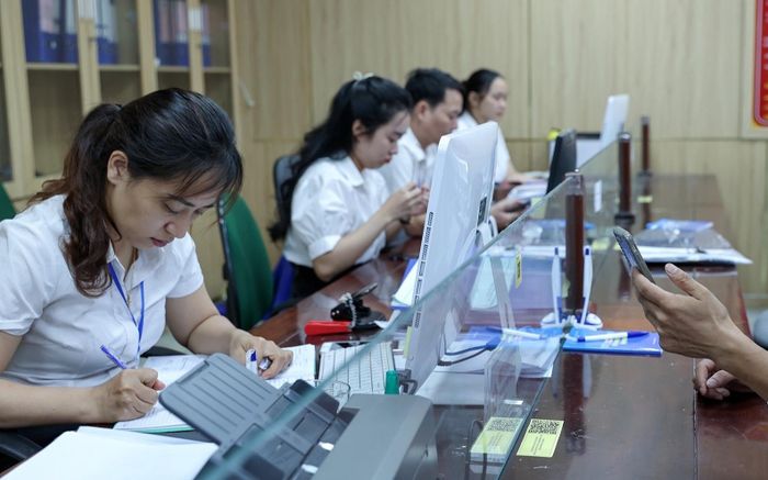Việc chuyển lên ngạch chuyên viên phải căn cứ vị trí việc làm, khung năng lực và tiêu chí lựa chọn. Ảnh: VietNamNet.
