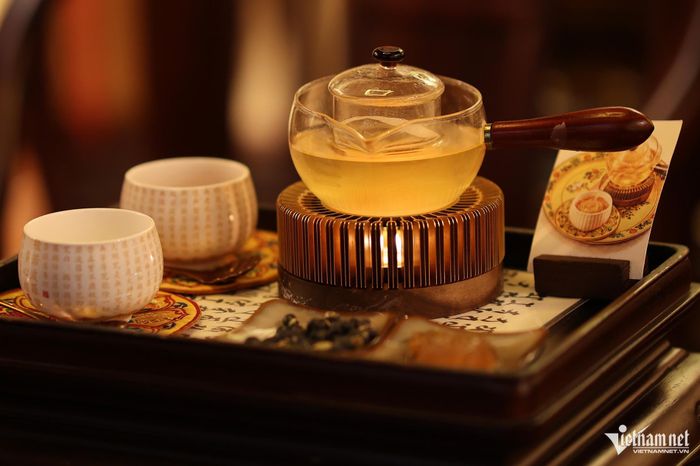 Kim Cương Thừa là một thế giới của biểu tượng. Một hệ thống dùng màu sắc, hình thể, âm thanh và nghi lễ để nói về những điều vốn rất khó diễn đạt bằng lời: vô minh, trí tuệ, từ bi, sự chuyển hóa và bản chất của tâm.