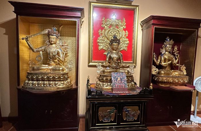 Sau khi đứng trước những pho tượng ấy đủ lâu, người ta bắt đầu nhận ra rằng, phía sau vẻ đẹp lạ mắt của Kim Cương Thừa không chỉ là một phong cách nghệ thuật.
