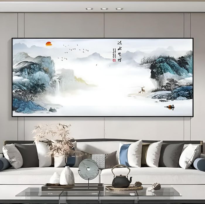 Tranh sơn thủy với dòng nước chảy vào nhà được xem là biểu tượng của tài lộc đổ về, nhưng cần chú ý đến hướng dòng nước và vị trí treo để phù hợp với không gian sống.