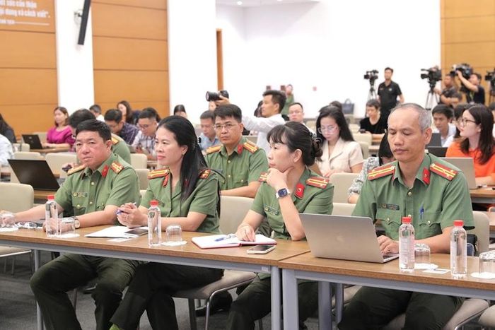  Các đại biểu tham dự buổi gặp mặt báo chí. Ảnh: VPQH