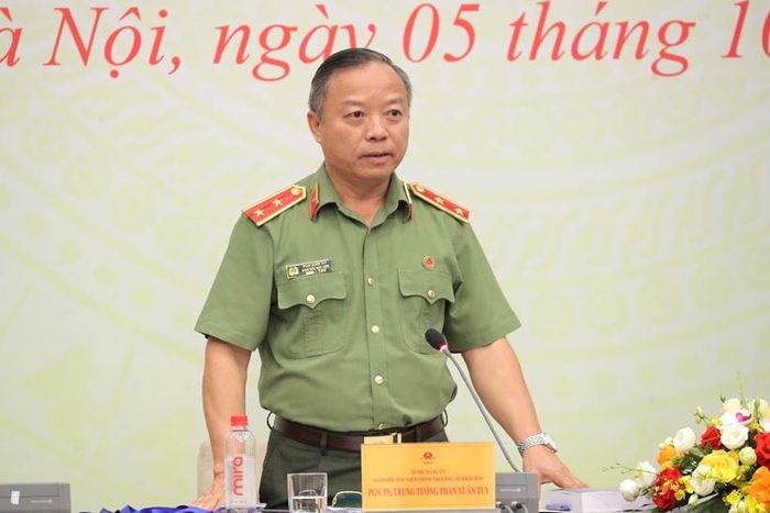  PGS.TS, Trung tướng Phan Xuân Tuy, Giám đốc Học viện Chính trị Công an nhân dân (Bộ Công an) phát biểu tại buổi gặp mặt. Ảnh: VPQH