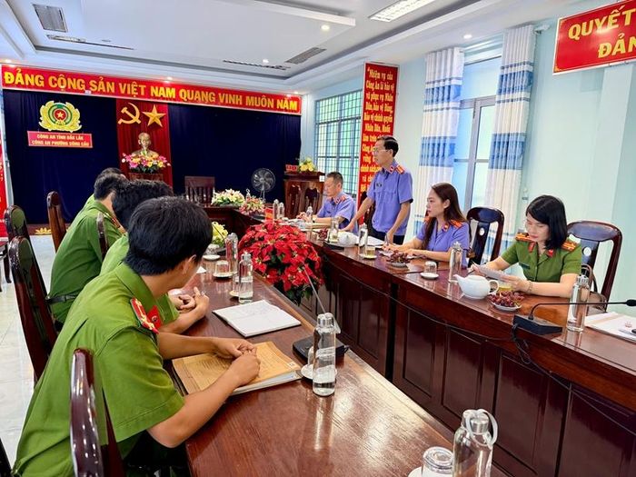 Phòng 8, VKSND tỉnh Đắk Lắk trực tiếp kiểm sát công tác thi hành án hình sự tại cộng đồng.