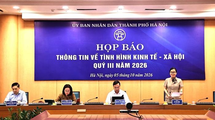  Các đồng chí chủ trì buổi họp báo.