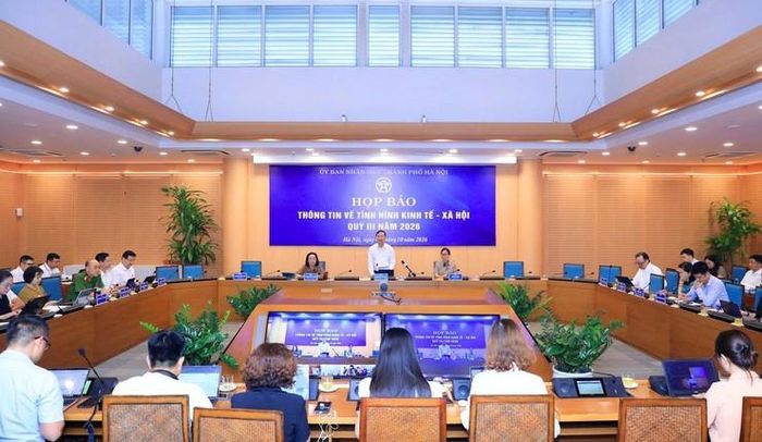  Toàn cảnh buổi họp báo.