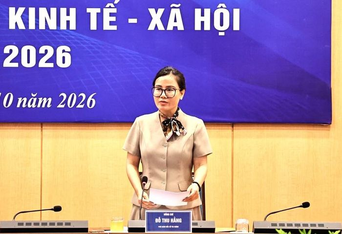  Phó Giám đốc Sở Tài chính Đỗ Thu Hằng thông tin tại buổi họp báo.