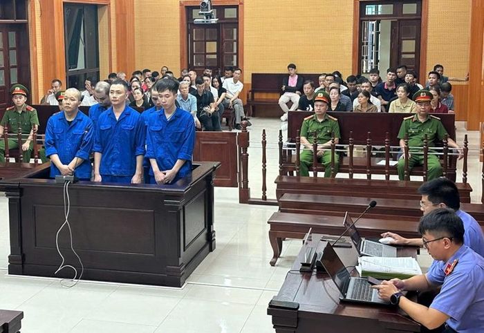 Các bị cáo tại phiên tòa.